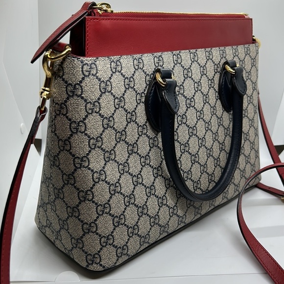 Gucci Linea Supreme Monogram Tote. Nearly New. COA Included - Picture 3 of 16